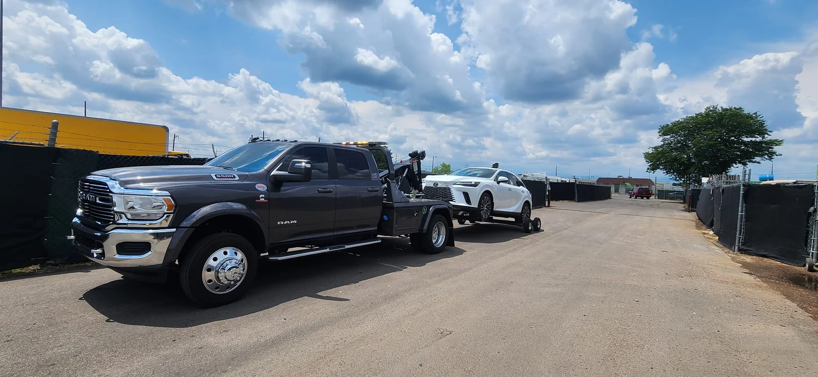 Fast and Safe Car Towing in Aurora img