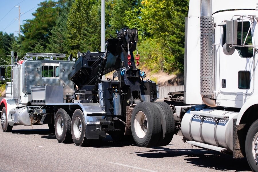 Heavy Duty Towing in Aurora