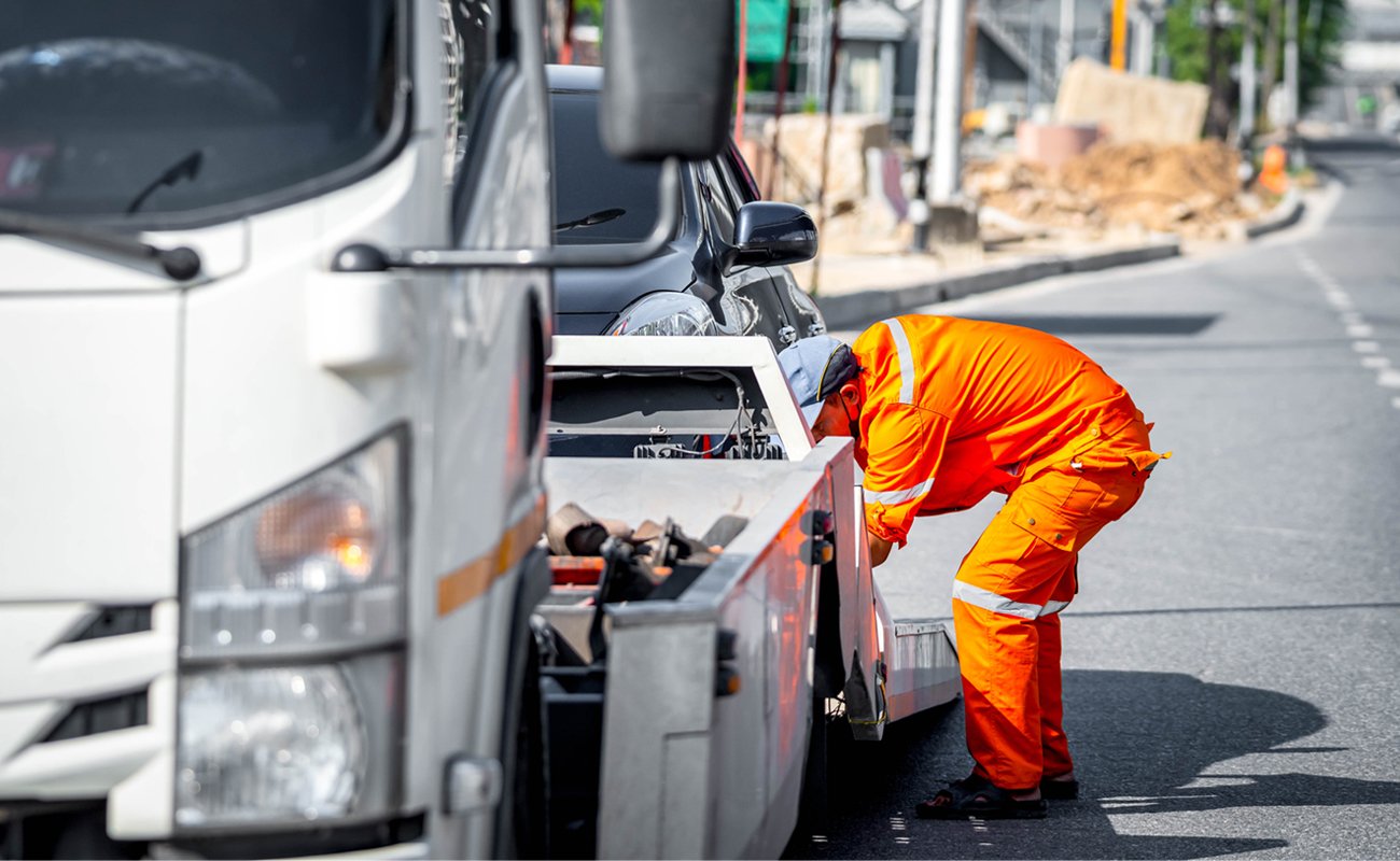 How Does Aurora Towing and Recovery Help Drivers in Emergencies?