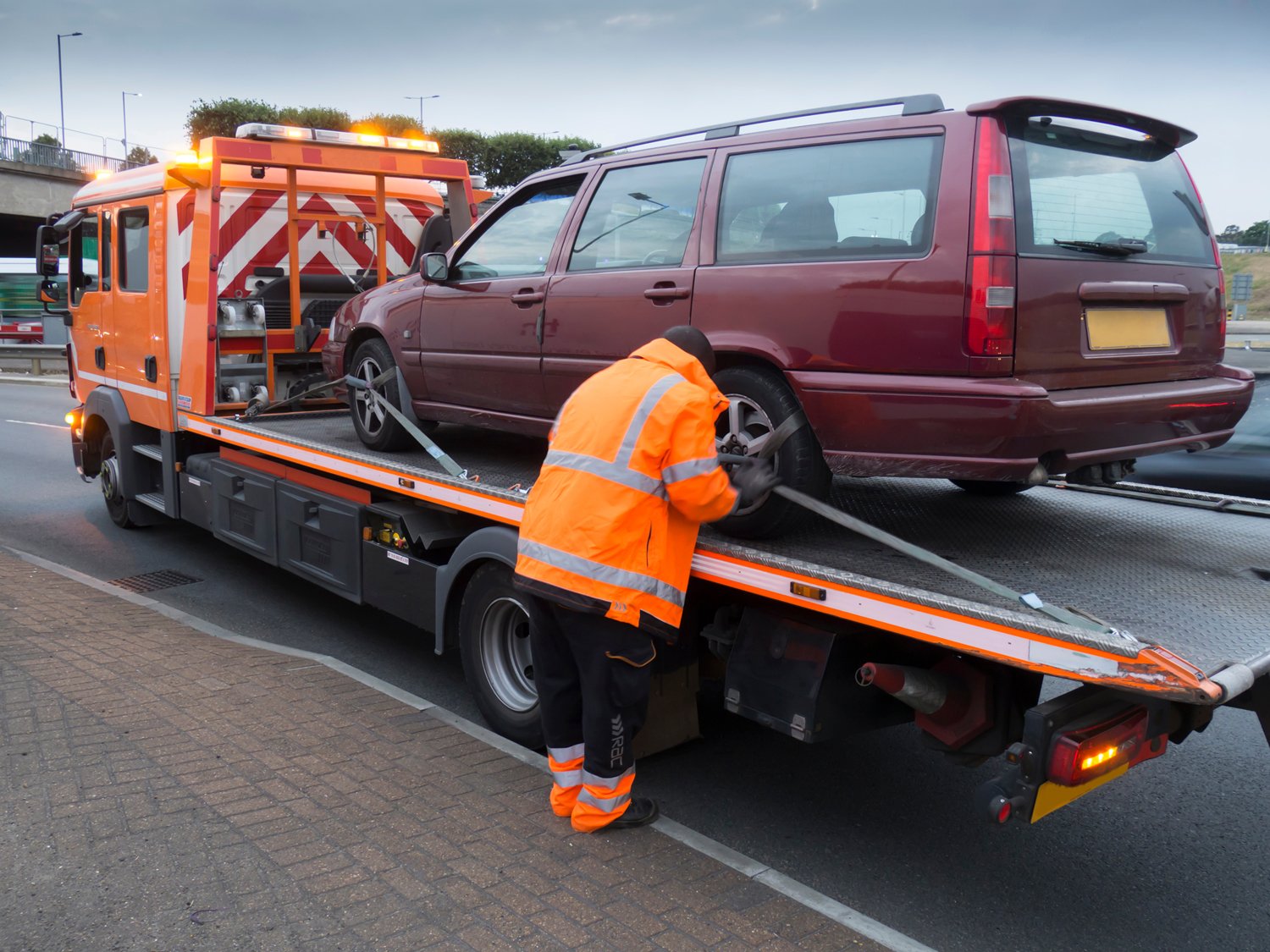How Does Car Towing in Centennial CO Work After a Breakdown?